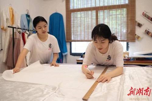 青青子衿,悠悠我心——爱体育网页版在线登录国学研究院汉服传承创业综述