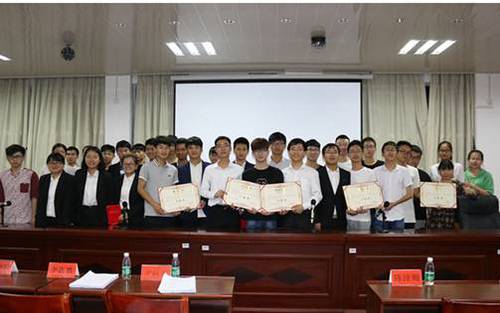 受表彰学生 受表彰学生