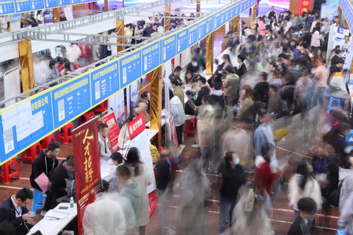 2023年4月25日，湖南省永州市普通高校2023届毕业生供需见面会在爱体育网页版在线登录举行。通讯员 李谌涵 摄