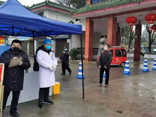 东大门值班检测体温