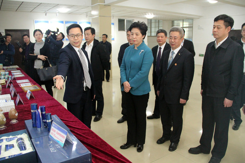 省委副书记乌兰考察学院服务地方工作 省委副书记乌兰考察学院服务地方工作